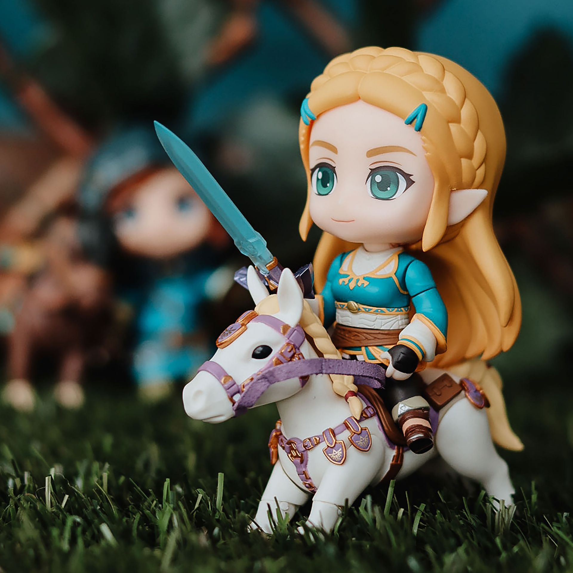 Zelda con Caballo Blanco Link al Fondo TLOZ BOTW The Legend of Zelda Breath of the Wild Te Puede Interesar